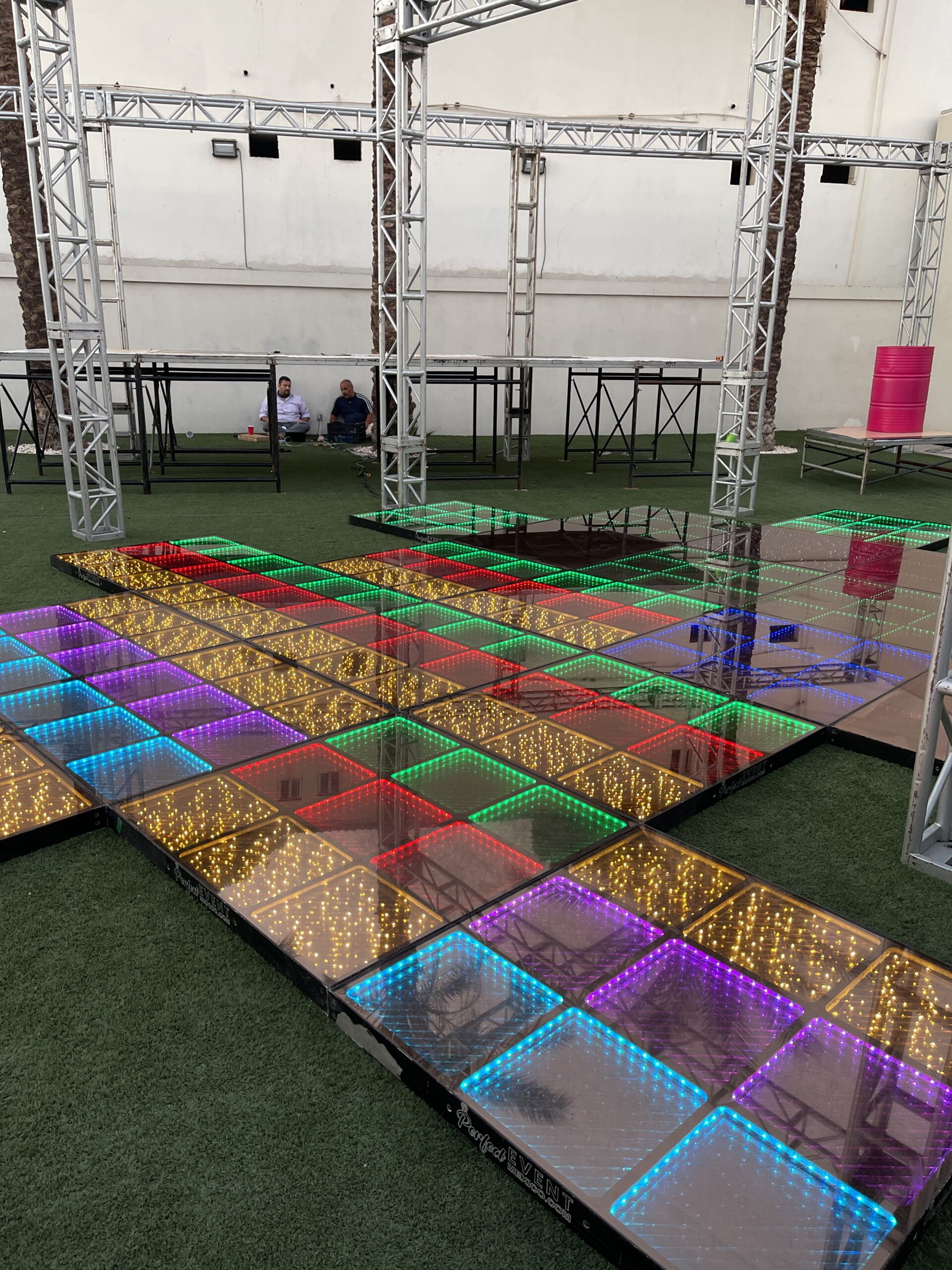 Instalar en pc Montañas climáticas experimental pista de baile led AUTOMATICA modulo de 1.25×1.25 metros - Renta de  mobiliario para eventos en Mexicali